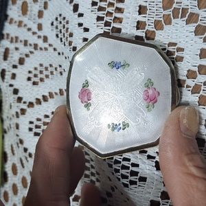 Vintage guillochet compact unusual shape excellent condition 2 compartments